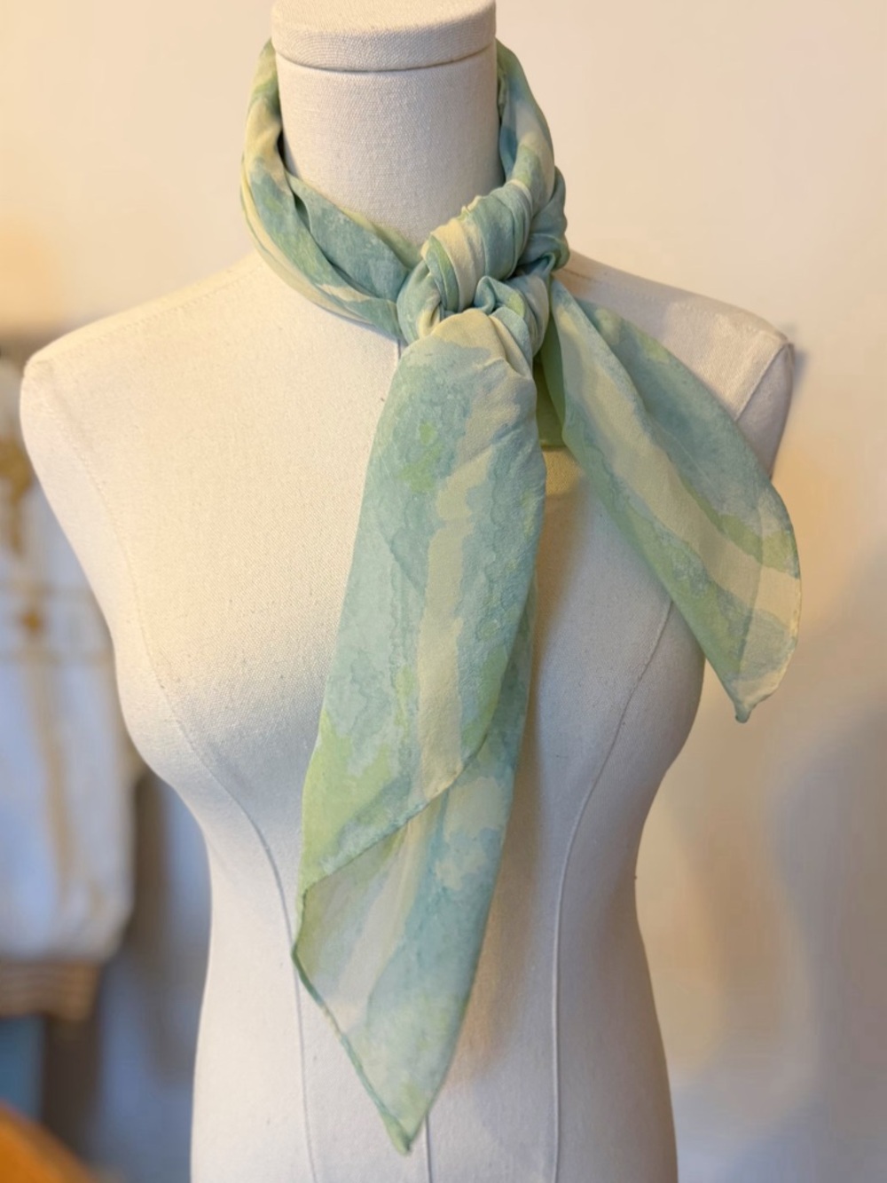 💐Vintage Light Green Silk Scarf - Women's Neck Accessory